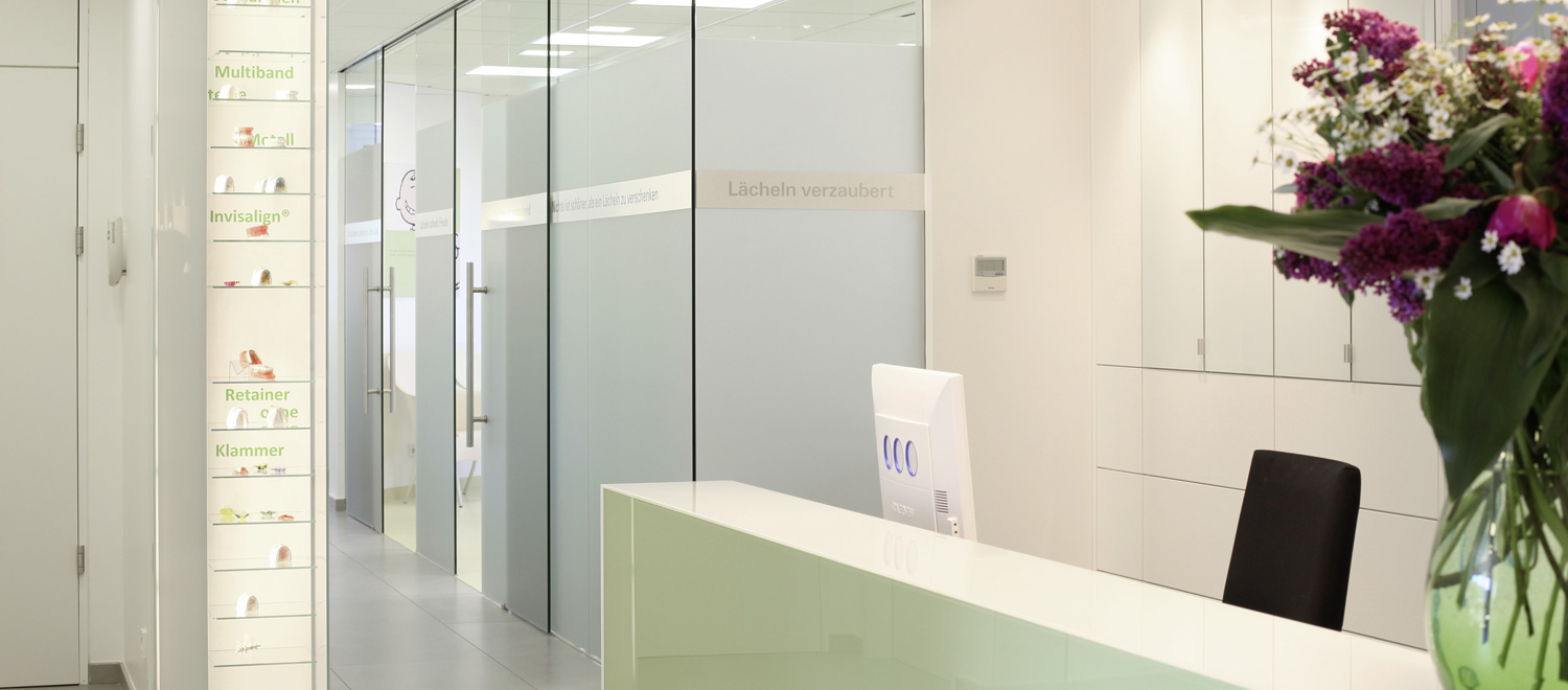 Praxis Stuttgart Zuffenhausen Feuerbach Empfang Eingang Dr. M. Gomolka