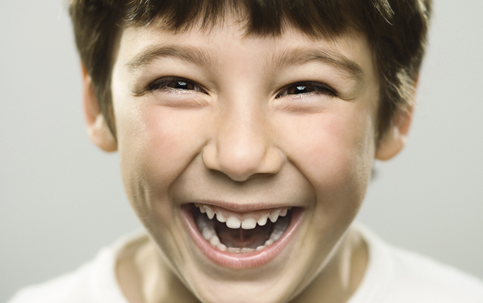 Kind frech mit Milchgebiß